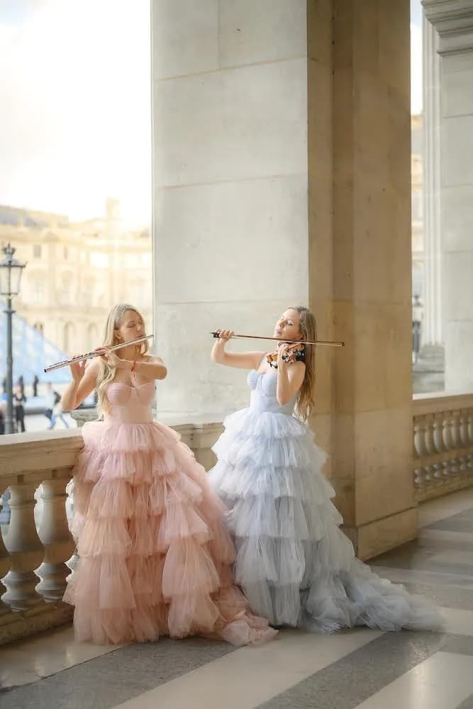 Violinist performing on a Parisian terrace